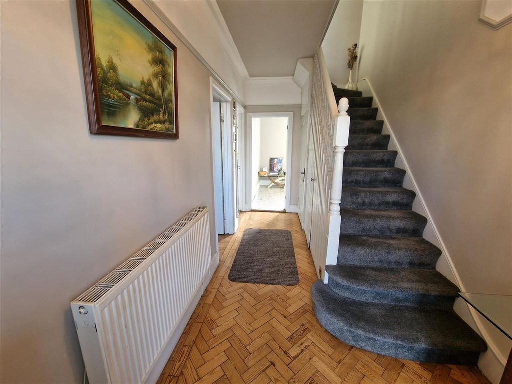 Property photo 3 of 27