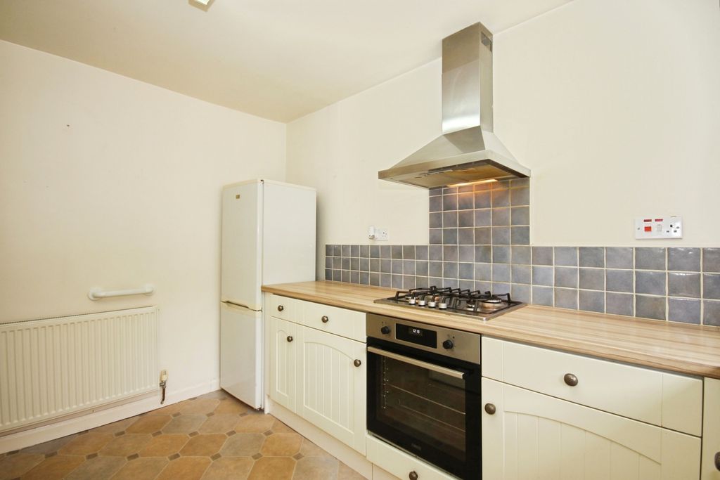 Property photo 2 of 17 Kitchen