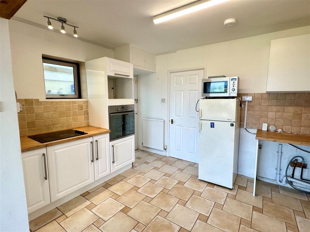 Property photo 3 of 13 10 Lewarne Road Kitchen