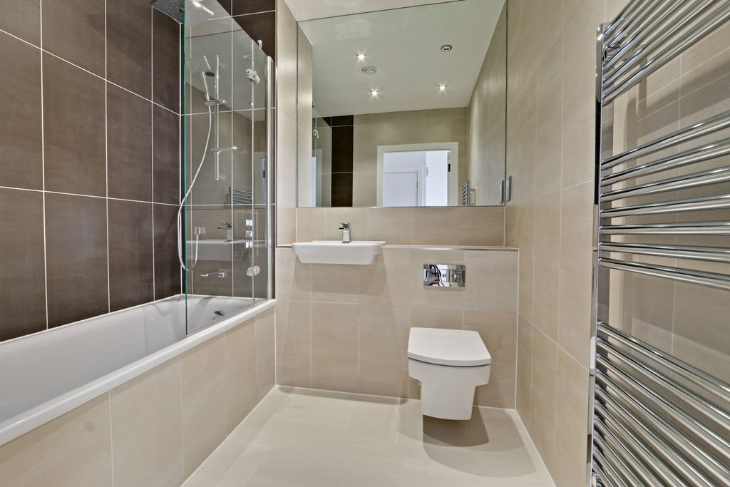 Property photo 3 of 13 Bathroom