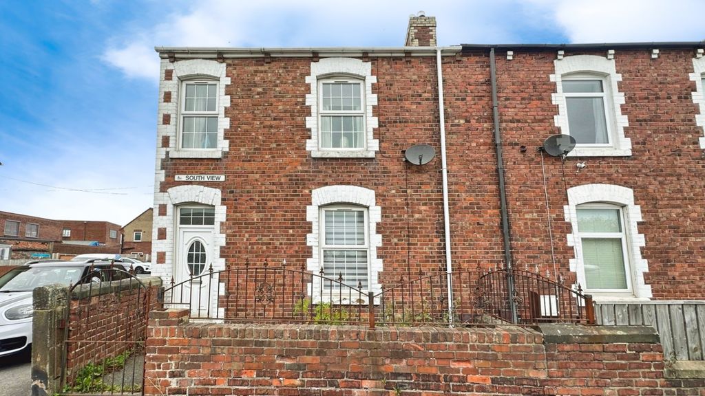 Property photo 1 of 17 External