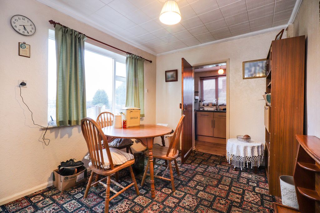 Property photo 3 of 16 Dining Room