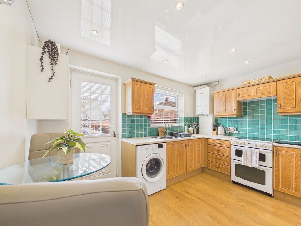 Property photo 3 of 9 Kitchen