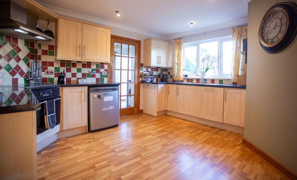 Property photo 3 of 32