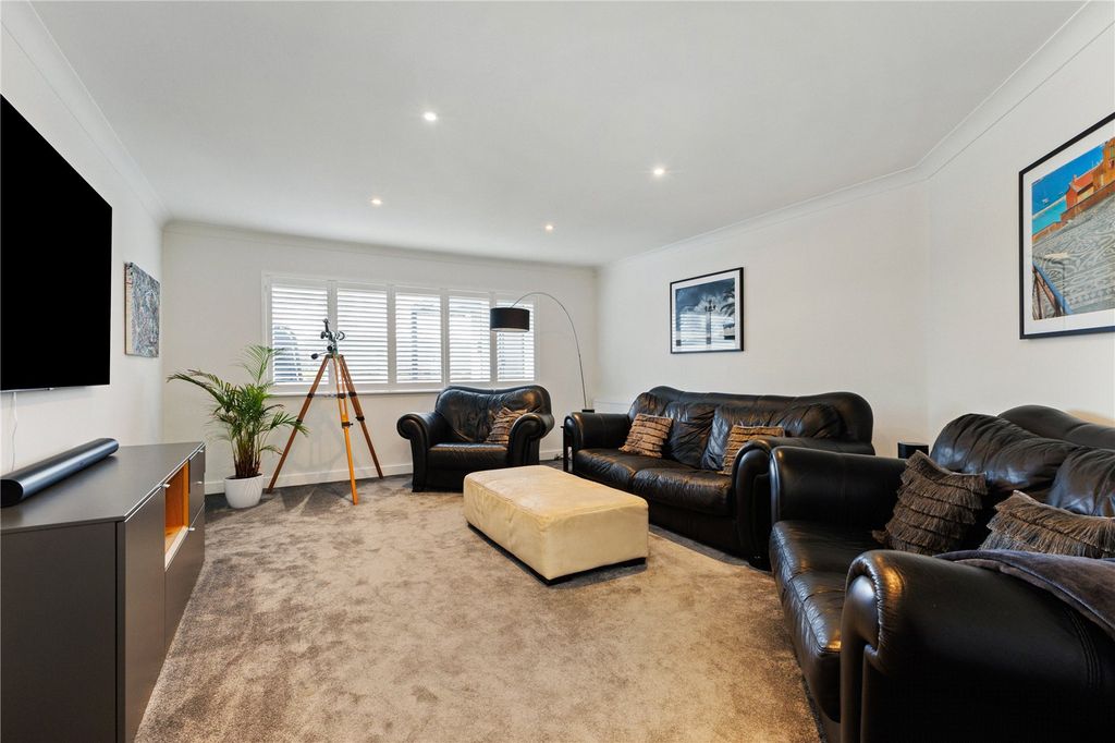 Property photo 3 of 20 Sitting Room