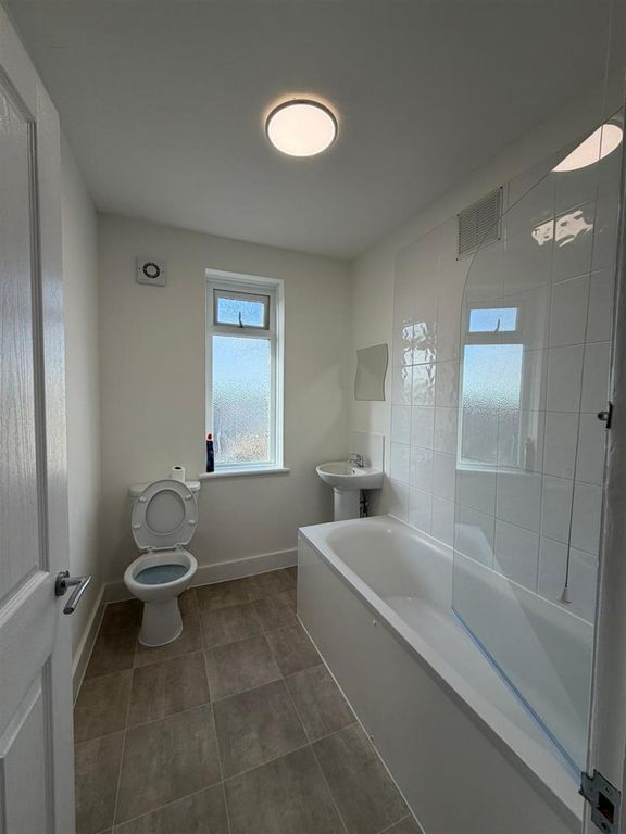 Property photo 1 of 10 Bathroom.Jpg