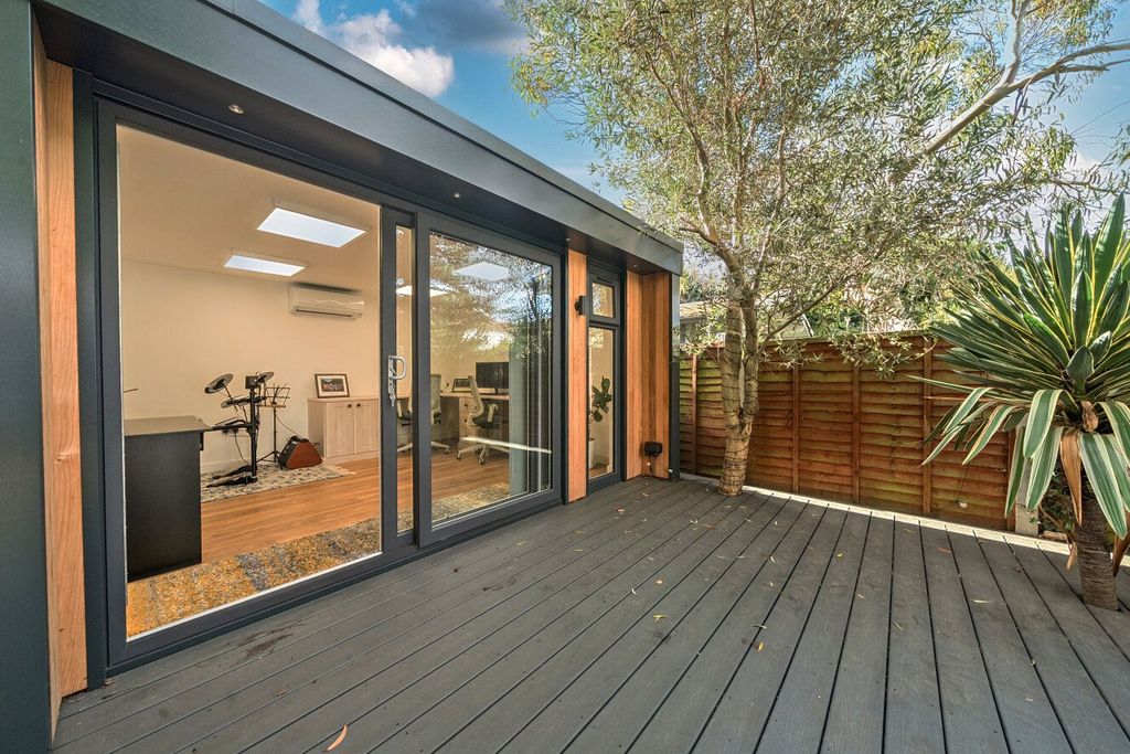 Property photo 3 of 19 Picture No. 18