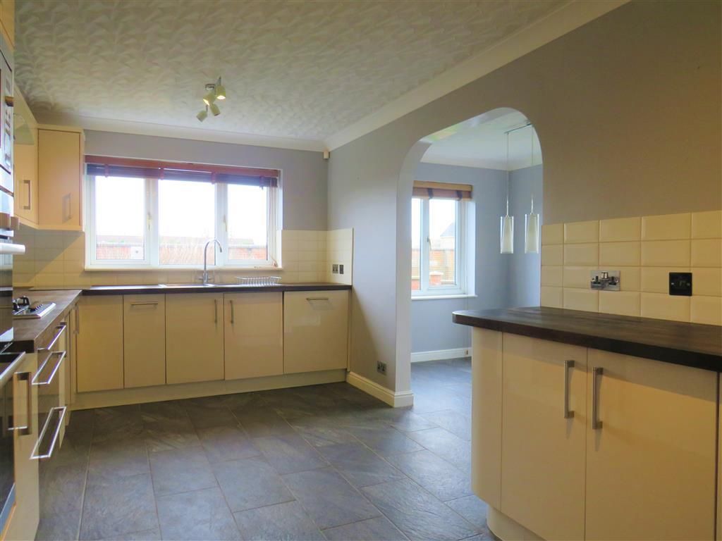 Property photo 2 of 11 Kitchen