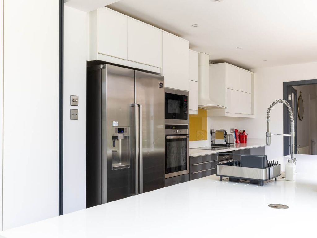 Property photo 3 of 19 Kitchen 2