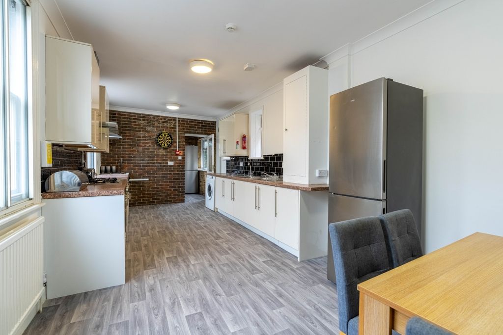 Property photo 3 of 6 Photo