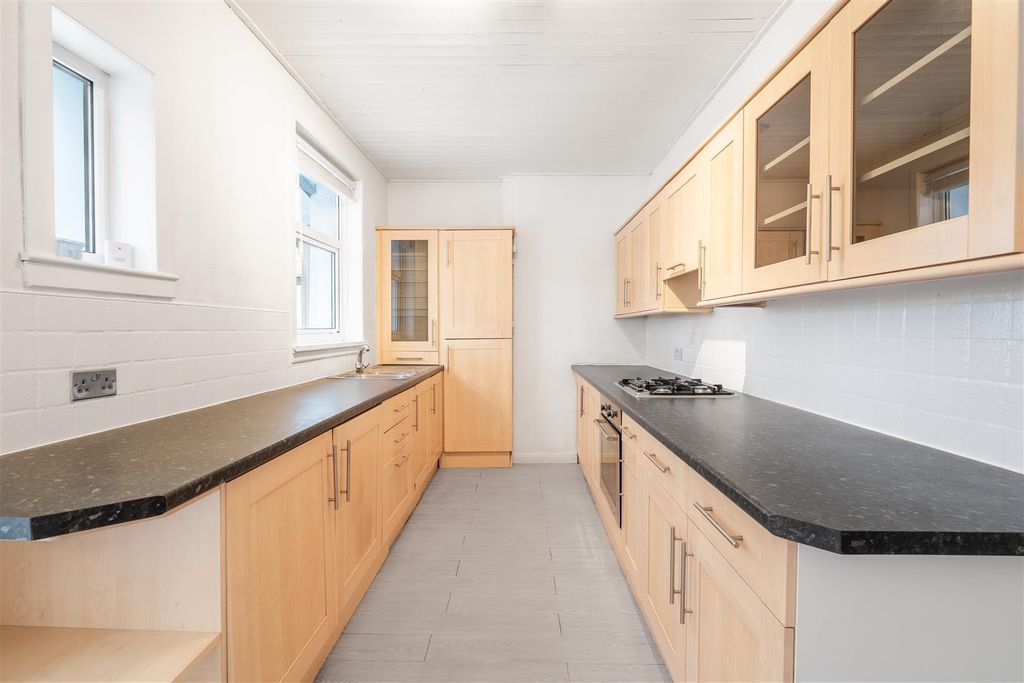 Property photo 3 of 19 Kitchen