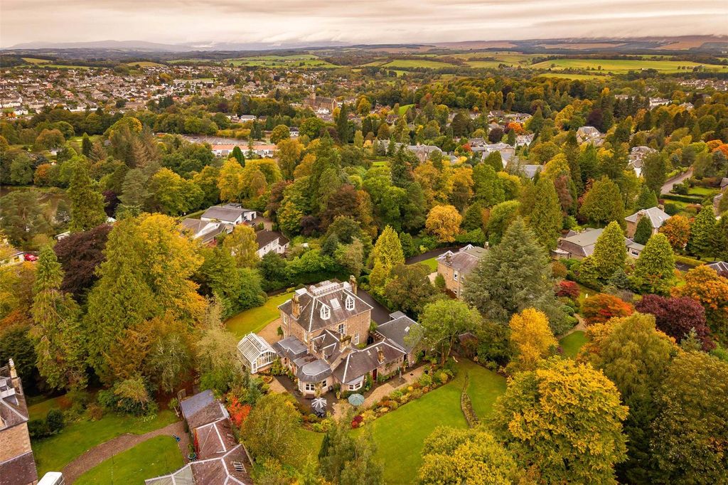 Property photo 2 of 31 St Laurence House