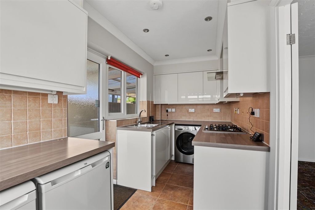 Property photo 3 of 18 Kitchen_1.Jpeg