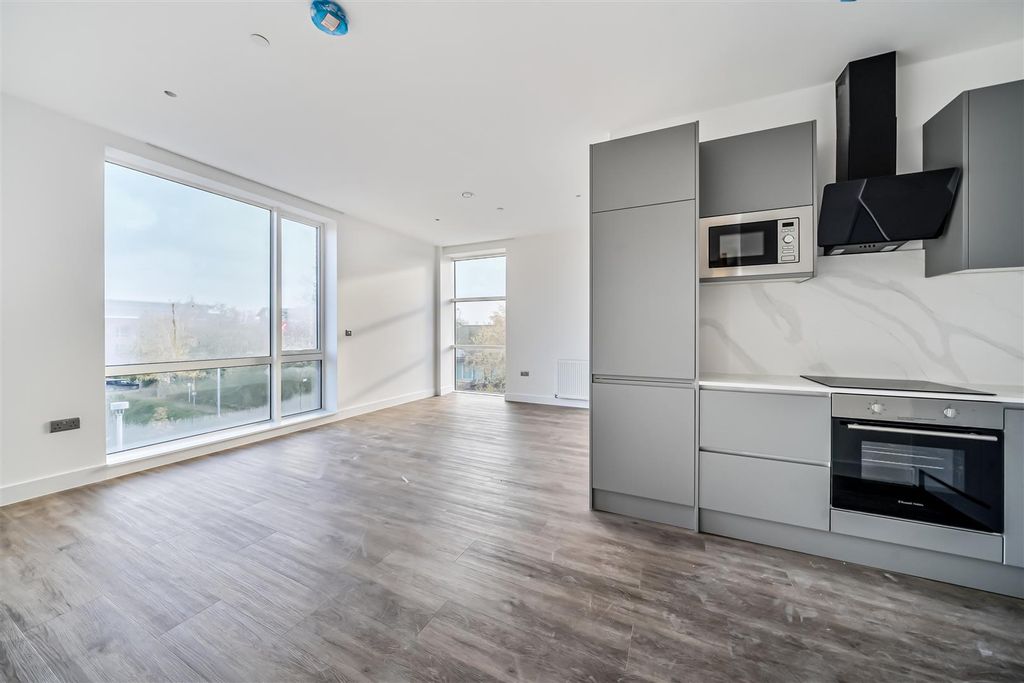 Property photo 2 of 30 1385626-13-69298Aab2cd81.Jpg