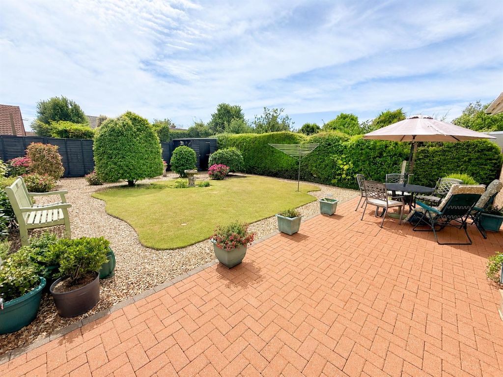 Property photo 2 of 17 For Sale By Aspire Residential | Rockingham Close