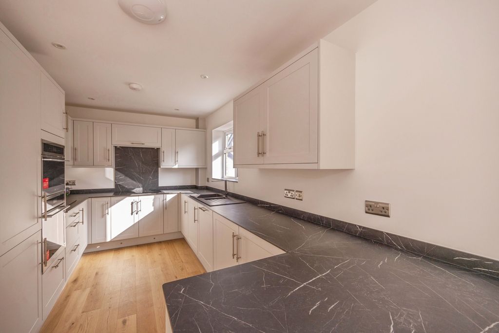 Property photo 2 of 28 Pbox-Img.Jpg