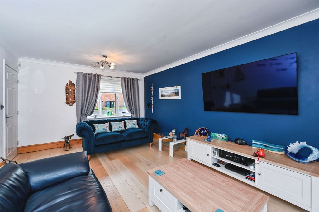 Property photo 3 of 25