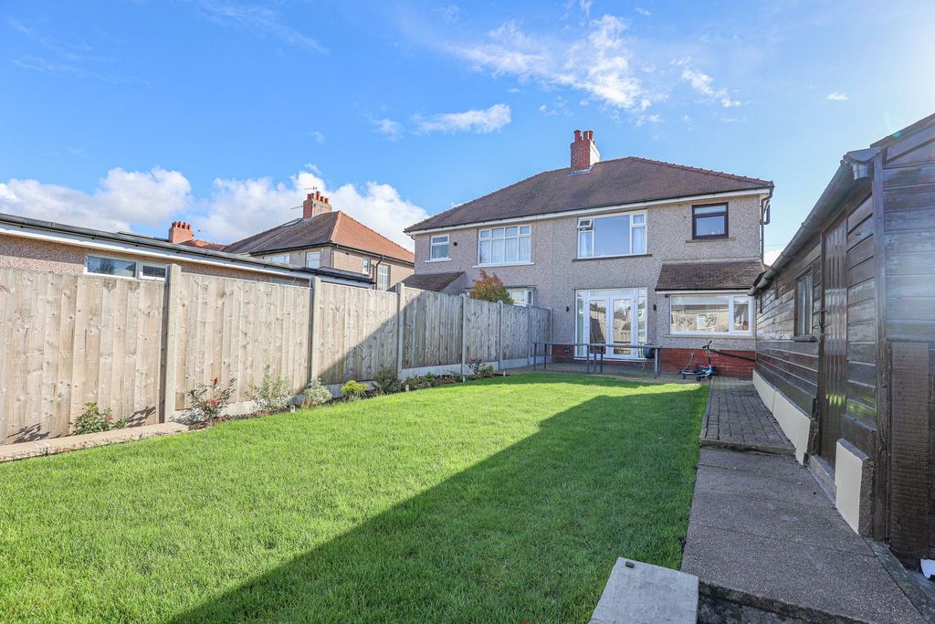 Property photo 2 of 17