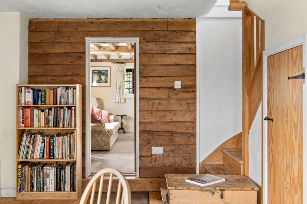 Property photo 2 of 42 Wormley West End 7.Jpg