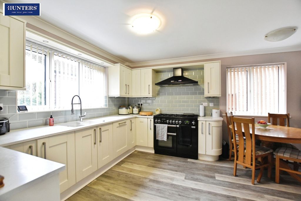 Property photo 2 of 25 Kitchen/Diner