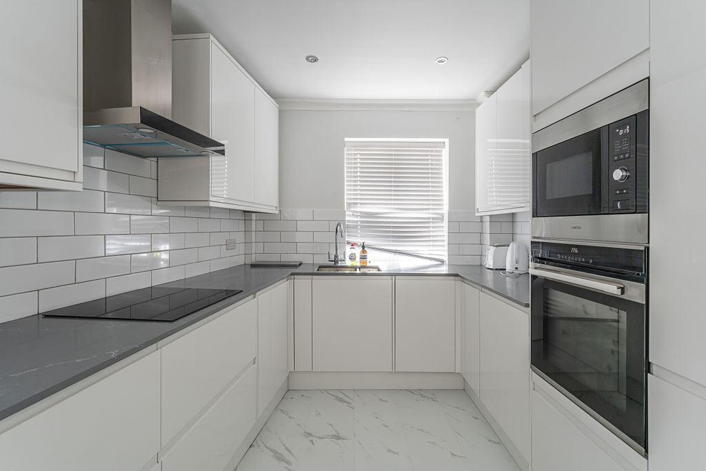Property photo 3 of 15 Kitchen