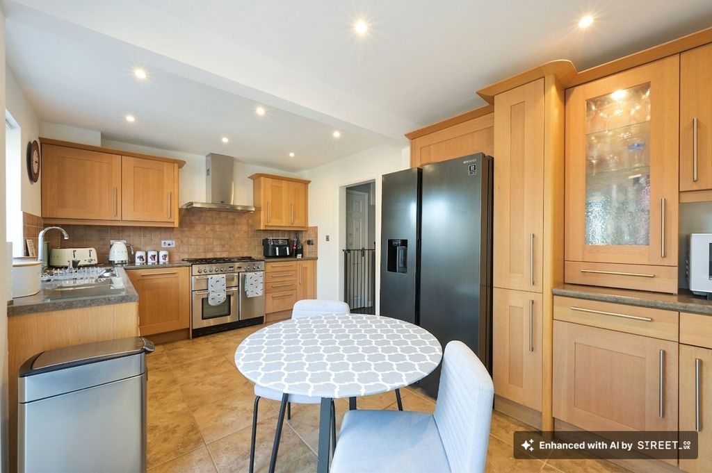 Property photo 3 of 14 Huntsmoor Road, Ewell, Epsom, Surrey, Kt19 0Jh