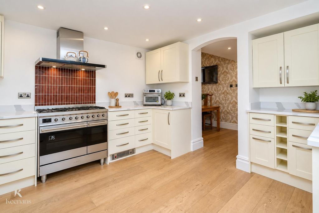 Property photo 2 of 48 24.Jpg