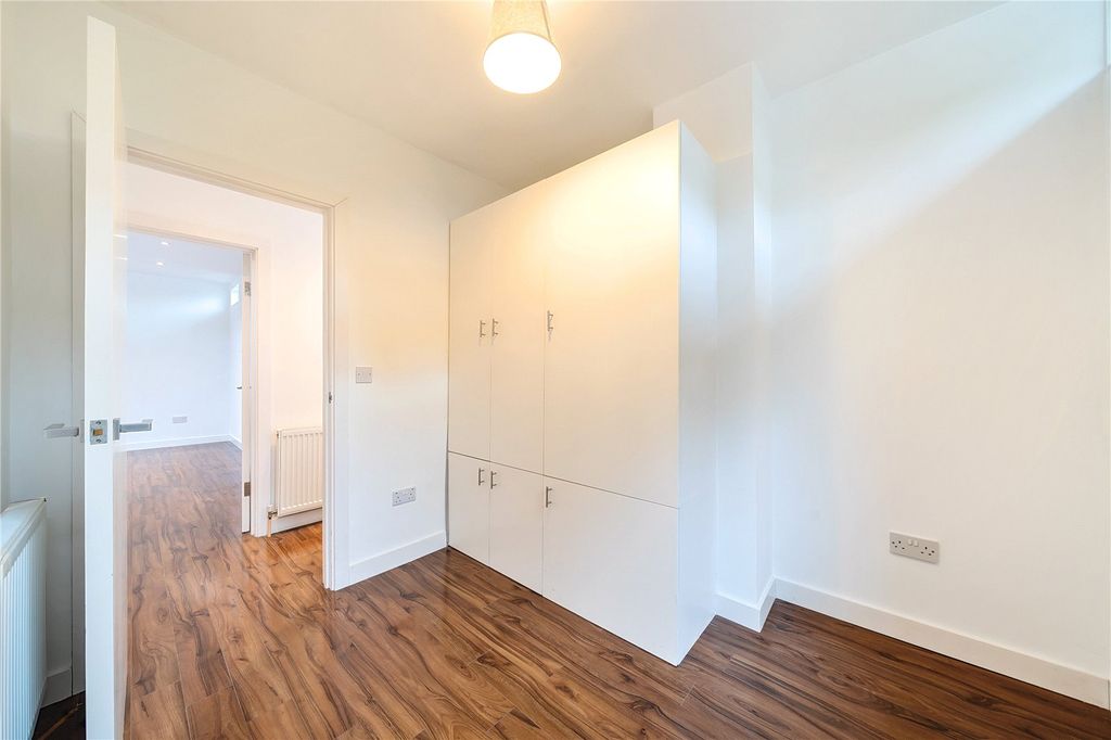 Property photo 3 of 20 Bedroom