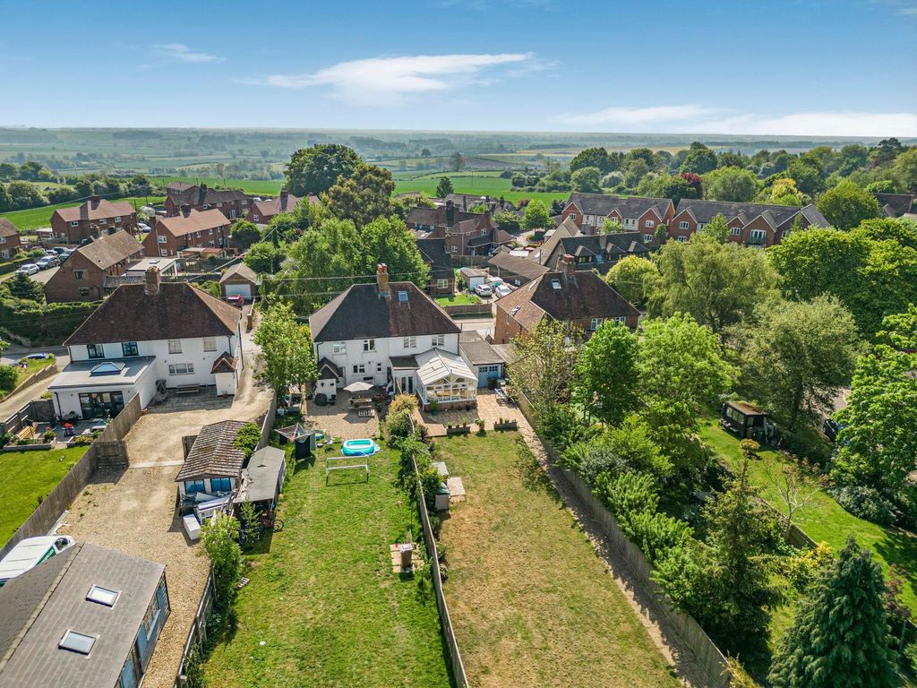 Property photo 2 of 27