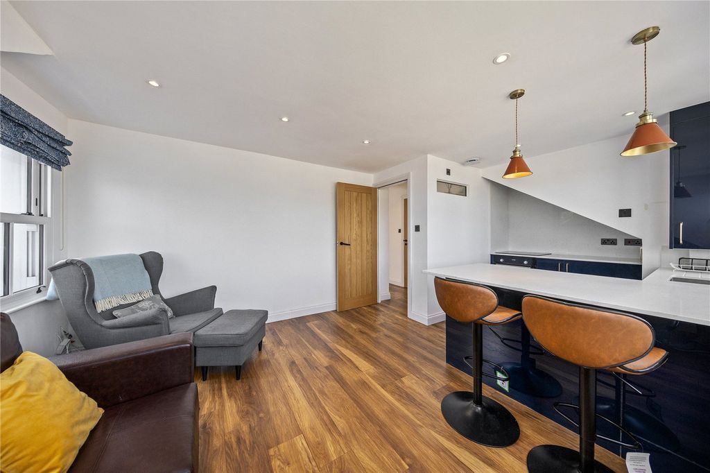 Property photo 2 of 10 Picture No. 12