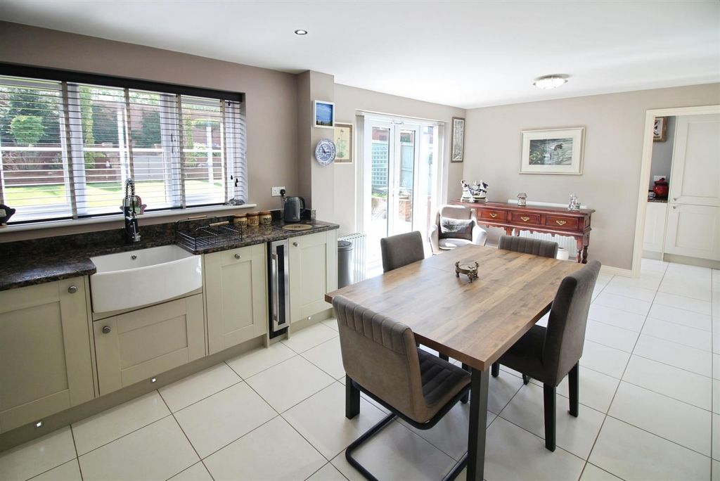 Property photo 2 of 21 Kitchen/Diner