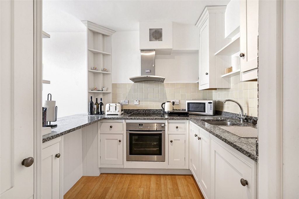 Property photo 2 of 9 Kitchen