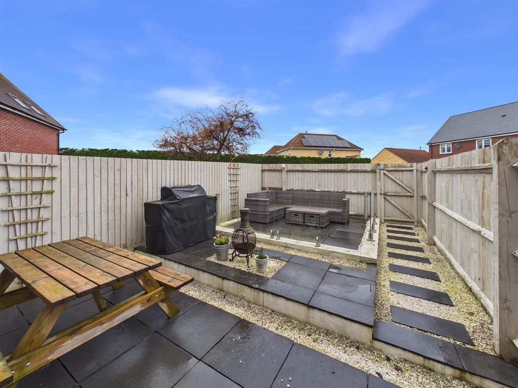 Property photo 2 of 13 Garden