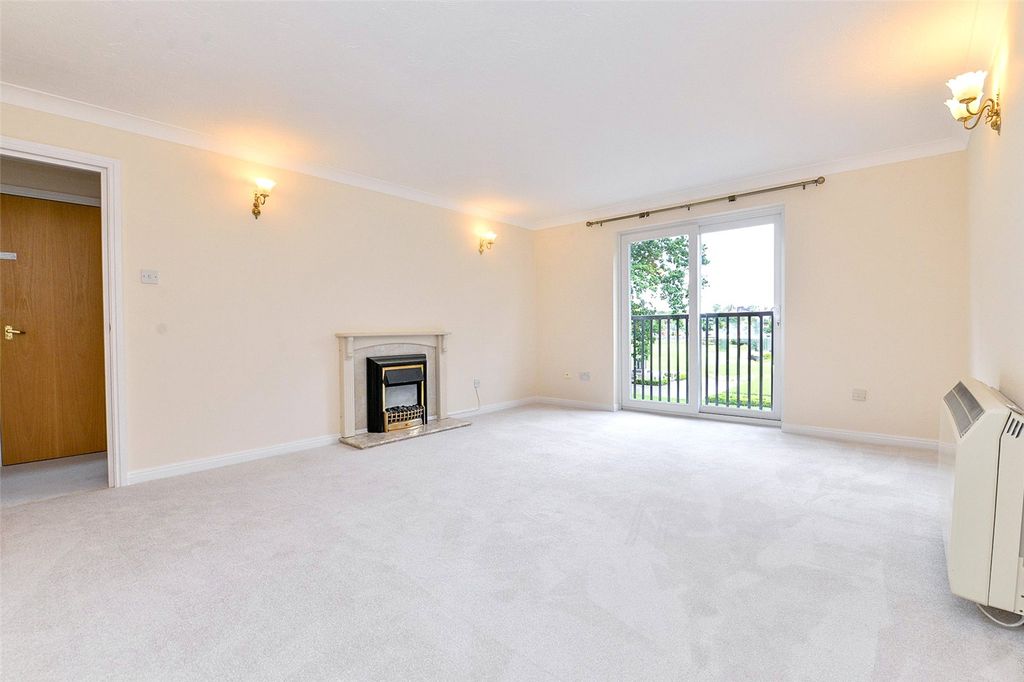 Property photo 3 of 15 Sitting Room