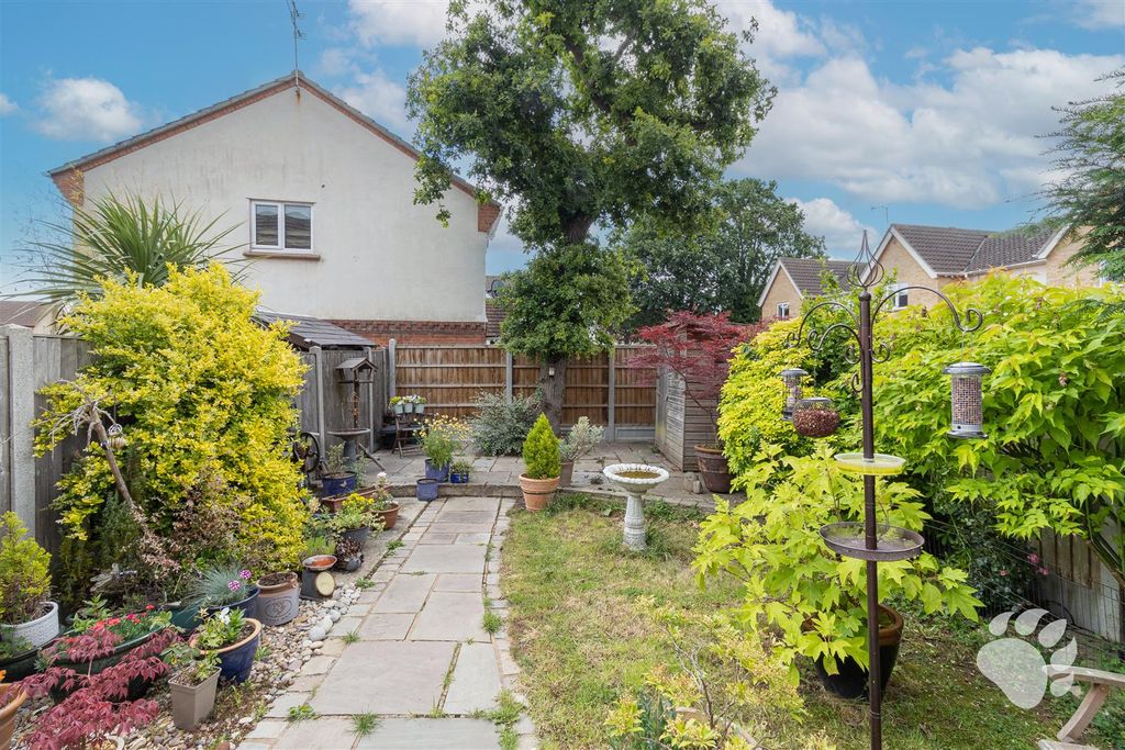 Property photo 2 of 17 Garden