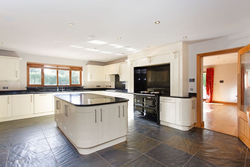 Property photo 3 of 21 Bolebroke Mill Fa...