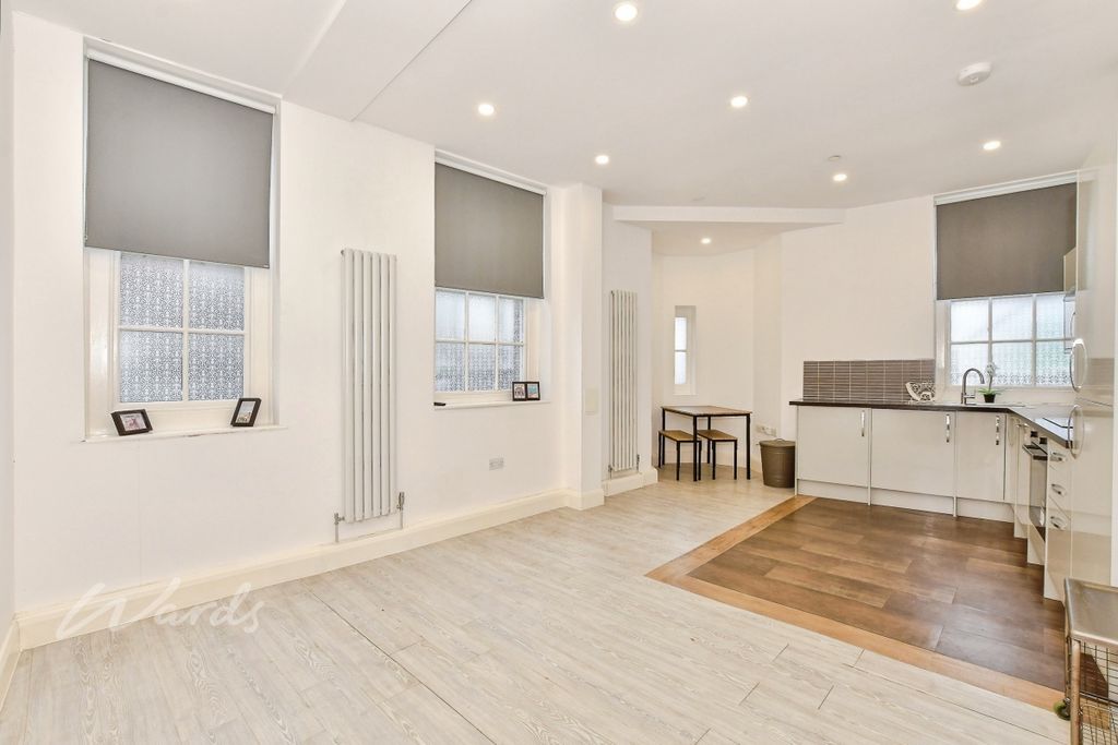 Property photo 1 of 6 5 38 Cant Open Pl...