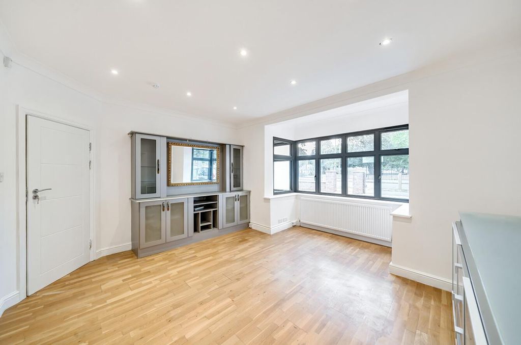 Property photo 2 of 21 Davidson Frost-Wellings, Dfw, Whitchurch Lane, Can