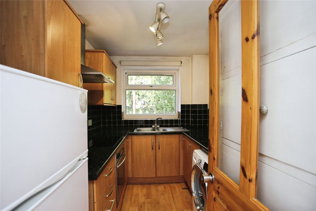 Property photo 3 of 19 Picture No. 16