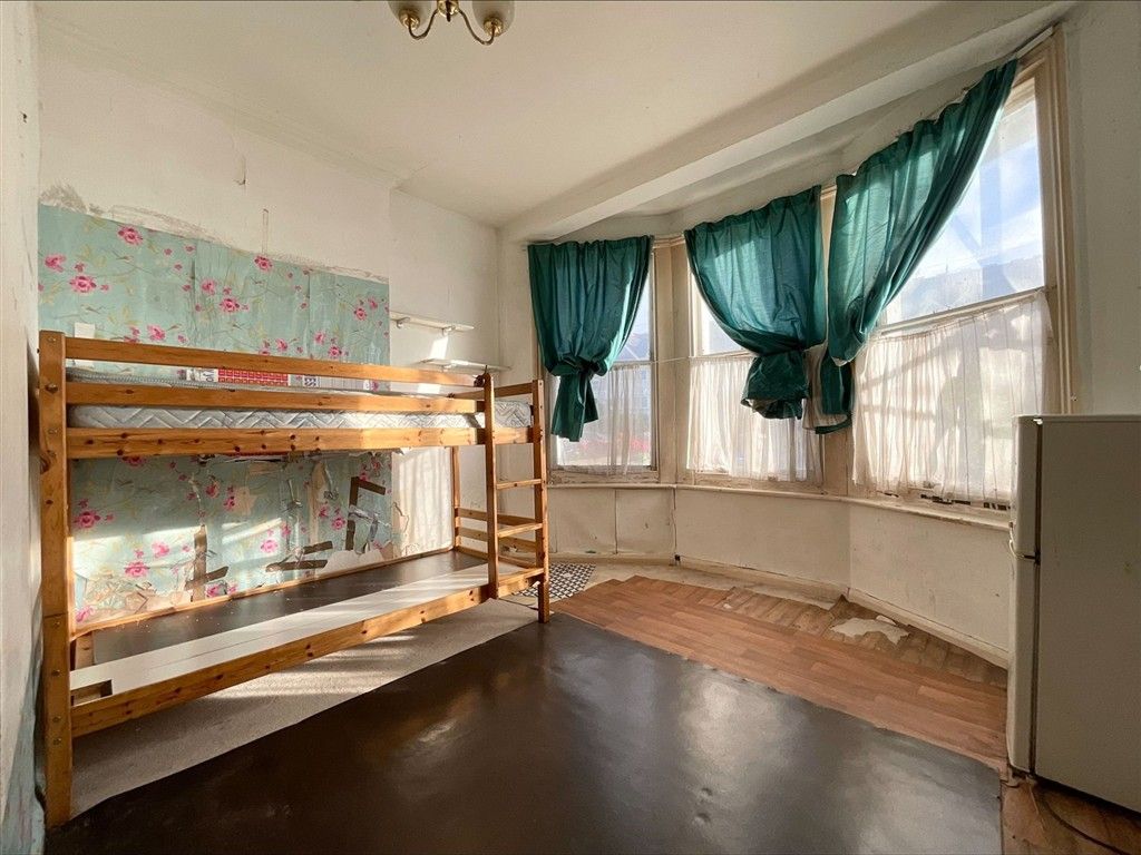 Property photo 1 of 9 Lounge