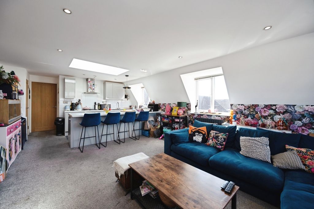 Property photo 2 of 11 Pbox-Img.Jpg