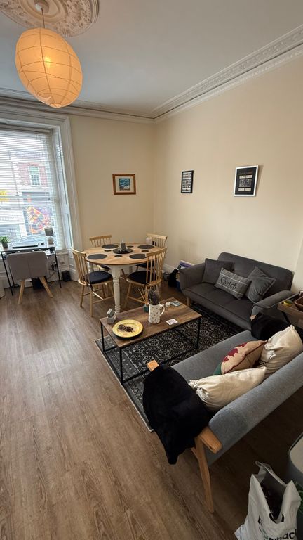 Property photo 3 of 6 Lounge