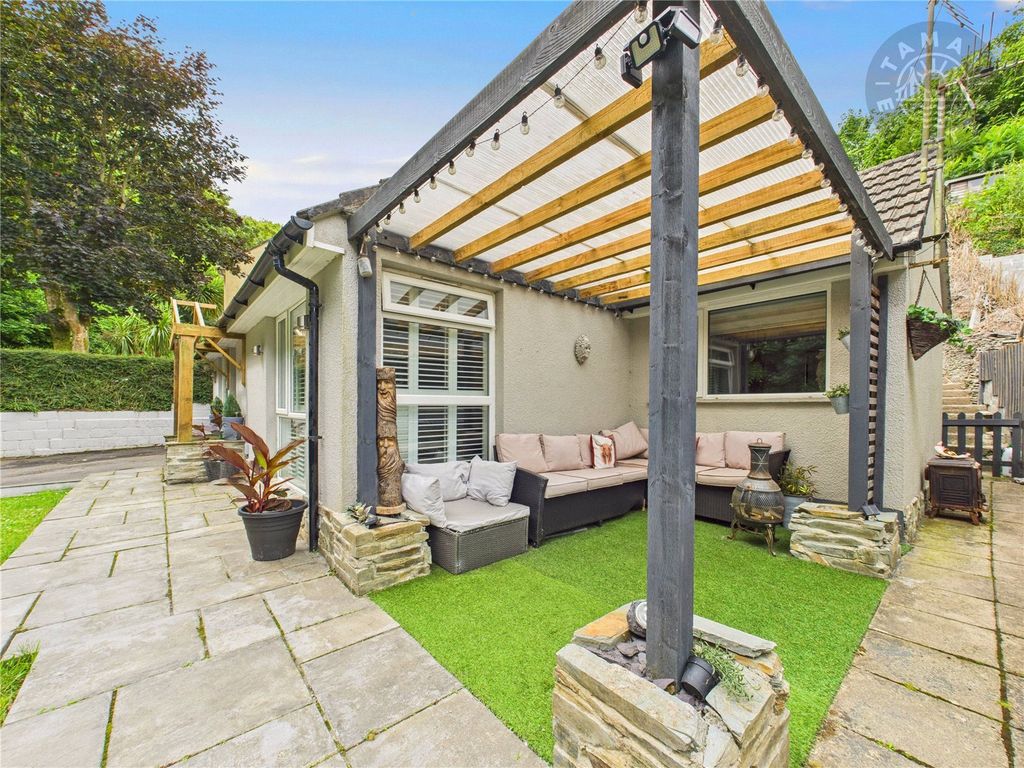 Property photo 3 of 17 Pergola