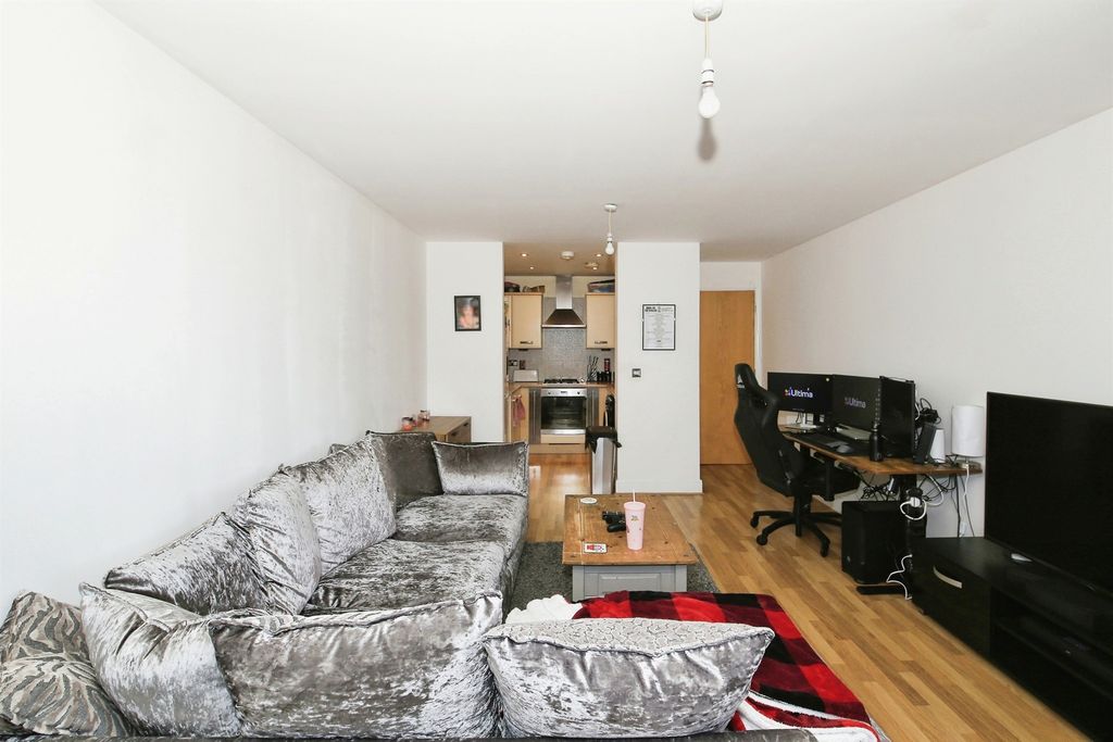 Property photo 2 of 17