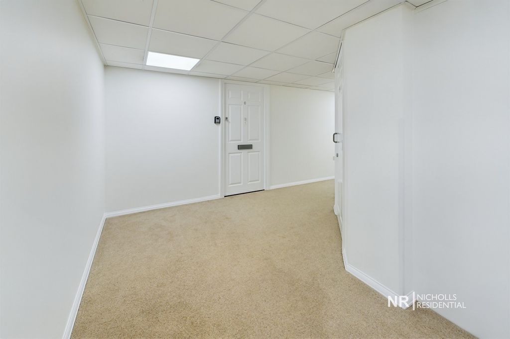 Property photo 2 of 4 Communal Hallway