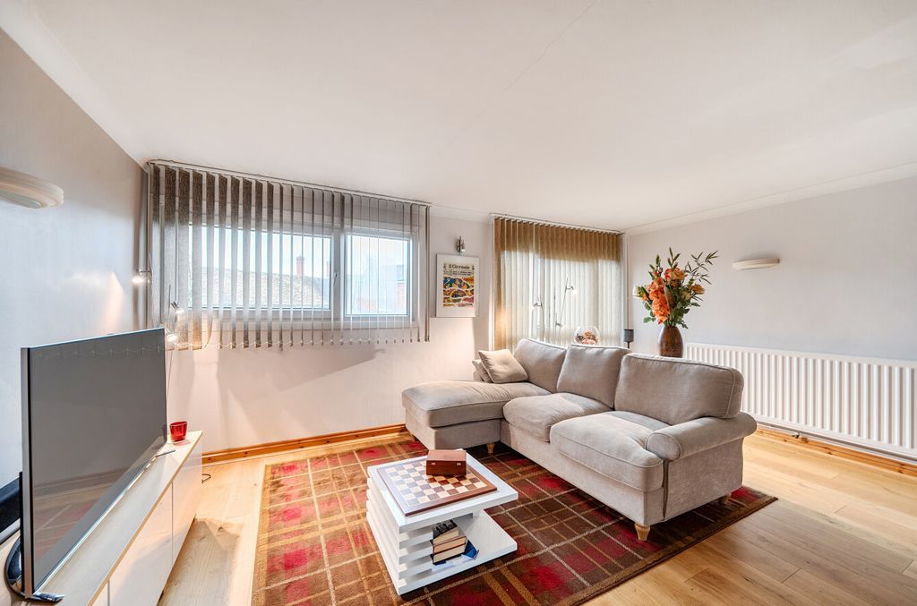 Property photo 3 of 15 Sitting Room