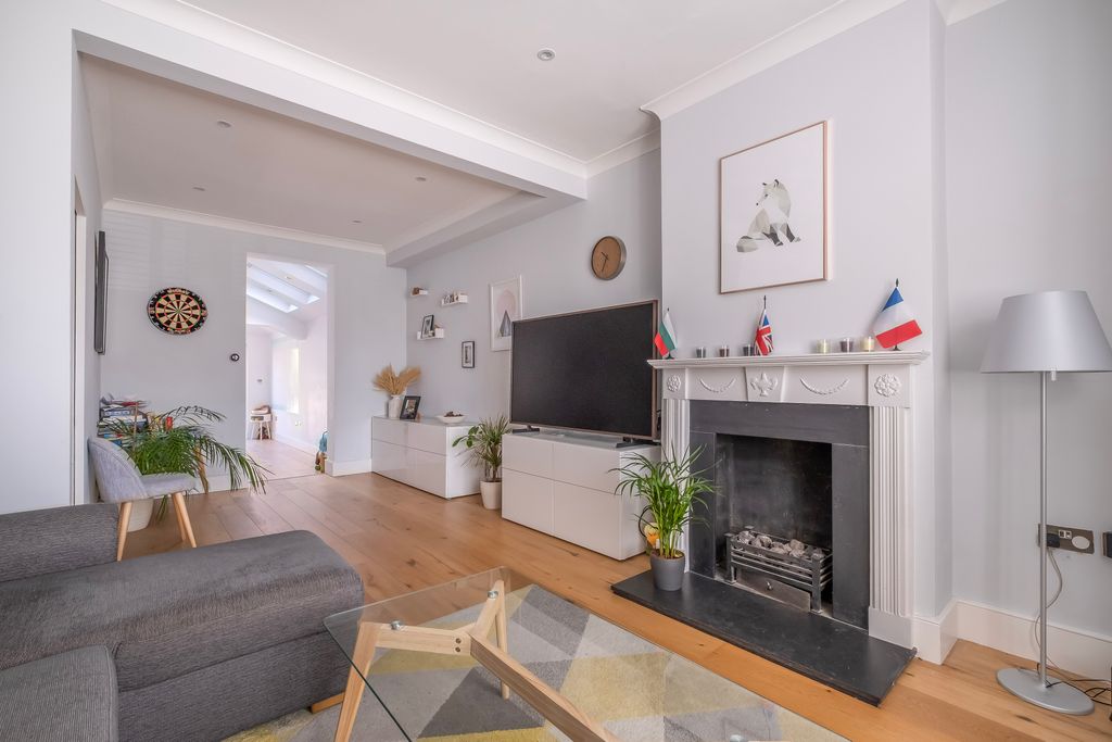 Property photo 1 of 12