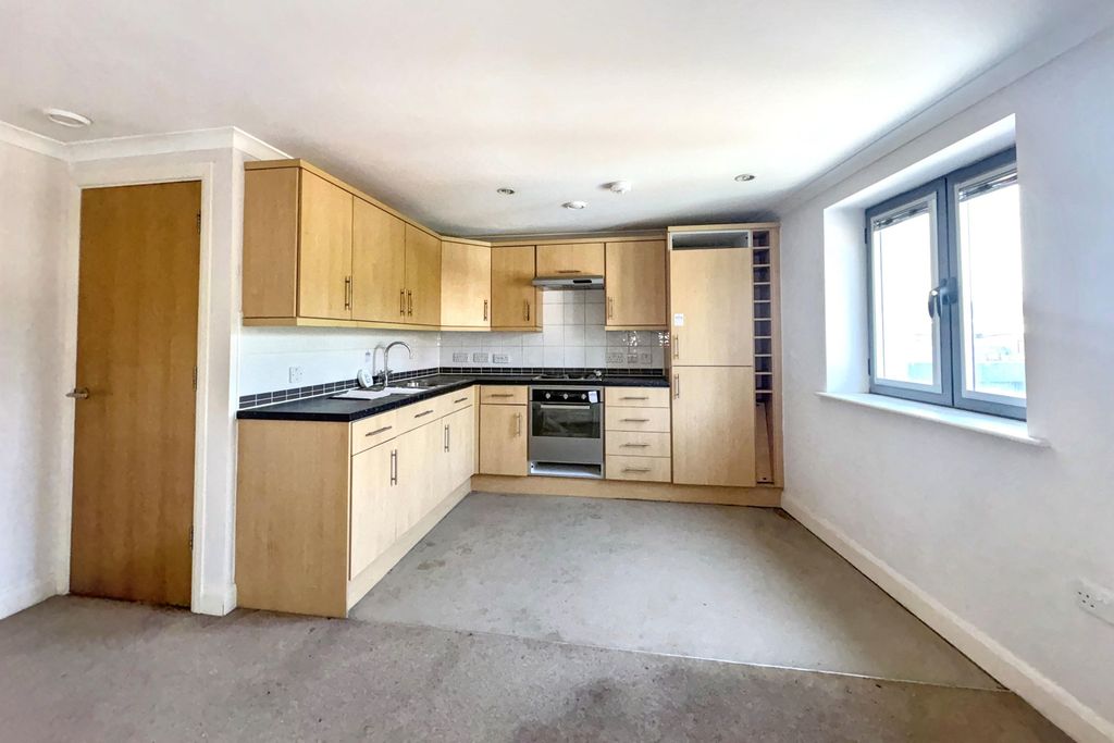 Property photo 3 of 9 17 Westgate Central, 117 Westgate, Wakefield, West Yorkshire, Wf1 1Ew