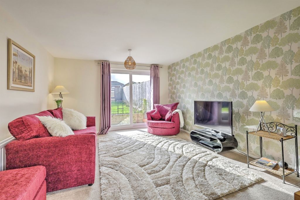 Property photo 2 of 21