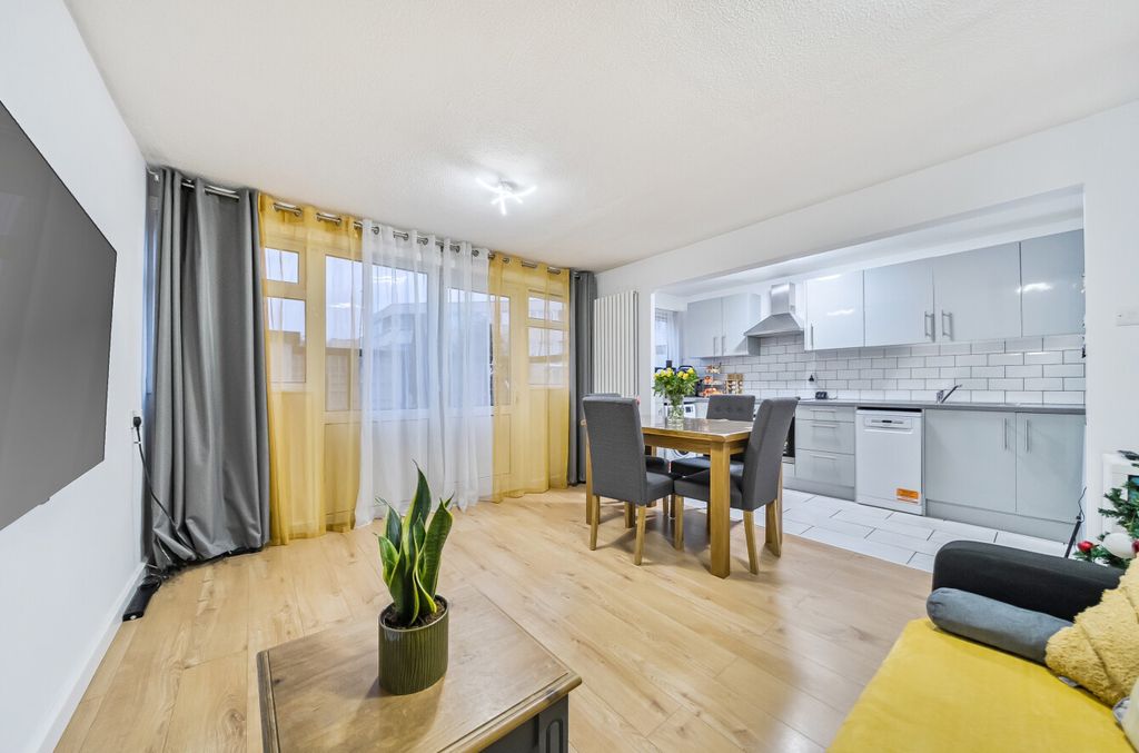 Property photo 1 of 14 1388661-10-69403F...